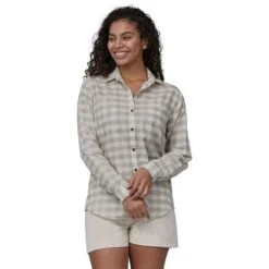 Patagonia Women's LW A/C Buttondown Sale -Simms || Orvis || Patagonia Sales 231 patagonia womens lw a c buttondown check stingray mauve 02 f49e98eb 09b1 4e9a 8955 2341b02e4659