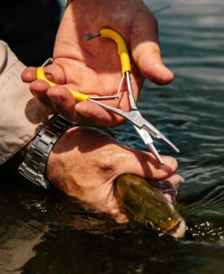 Loon Outdoors LOON CLASSIC MITTEN SCISSOR CLAMPS -Simms || Orvis || Patagonia Sales Classic Mitten Scissor Clamps alt 1 1000x af1fa5c5 53f5 4013 8df0 6522bbaec00f