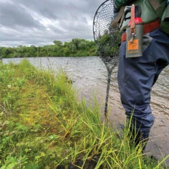 Fishpond Thunderhead Bear Spray Holder -Simms || Orvis || Patagonia Sales Fishpond TCO 2021 0001 ThunderheadBearSpray Kate2