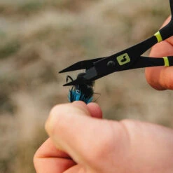 Loon Outdoors LOON ROGUE DEBARB PLIERS -Simms || Orvis || Patagonia Sales Rogue Debarb Pliers alt 3 1000x 51c80383 4d5e 4de3 a983 7ddc9df4bd68