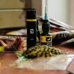 Loon Outdoors LOON UV BENCH LIGHT -Simms || Orvis || Patagonia Sales UV Bench Light alt 3 1000x 43e67072 e54b 42bf 8465 56167c27a20c