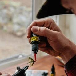 Loon Outdoors LOON UV FLY TYING KIT (1/2 OZ) -Simms || Orvis || Patagonia Sales UV Clear Fly Finish alt 3 1000x 8adf12c8 20ff 452a 8d3d 4139a8ab9fa2