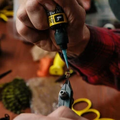 Loon Outdoors LOON UV CLEAR FLY FINISH - FLOW -Simms || Orvis || Patagonia Sales UV Clear Fly Finish alt 4 1000x 000862ef bb46 4370 a38e ffacb7d64a25