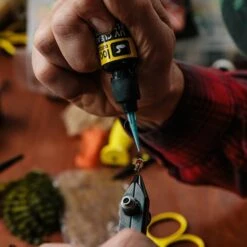 Loon Outdoors LOON UV FLY TYING KIT (1/2 OZ) -Simms || Orvis || Patagonia Sales UV Clear Fly Finish alt 4 1000x 7416da5a 1843 42ee a270 c9f10f0814f4