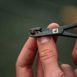 Loon Outdoors LOON ROGUE QUICKDRAW FORCEPS -Simms || Orvis || Patagonia Sales rogue quickdraw forceps alt 3 1200x a052aed5 8039 4cce ae42 7862af7d9f16